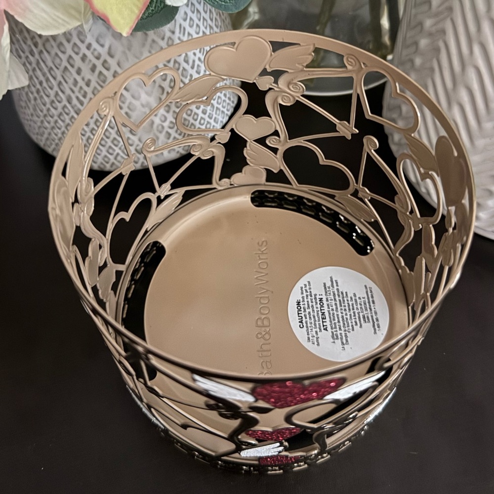 🆕🪉BATH & BODY WORKS LIMITED EDITION “CUPID LOVE” 3-WICK CANDLE HOLDER. NEW! - Picture 7 of 11
